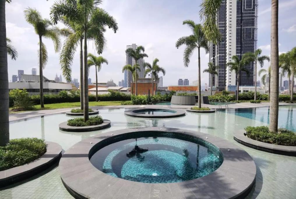 Trion Kl B-31-08 Studio With Iconic Kl City View